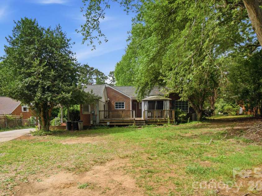 1616 Statesville Boulevard, Salisbury, NC 28144.  MLS# CAR4396247, YatesRealty ID 32313. 