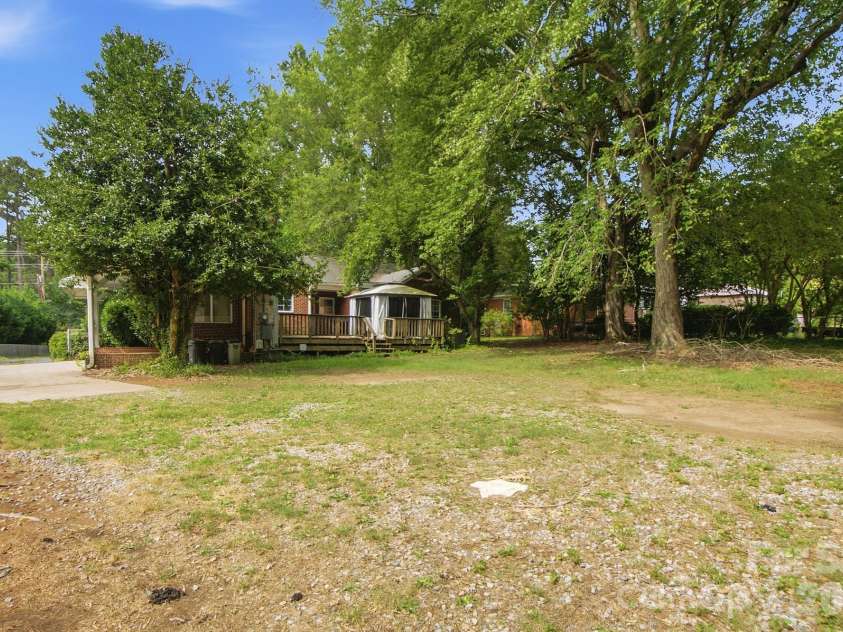 1616 Statesville Boulevard, Salisbury, NC 28144.  MLS# CAR4396247, YatesRealty ID 32313. 