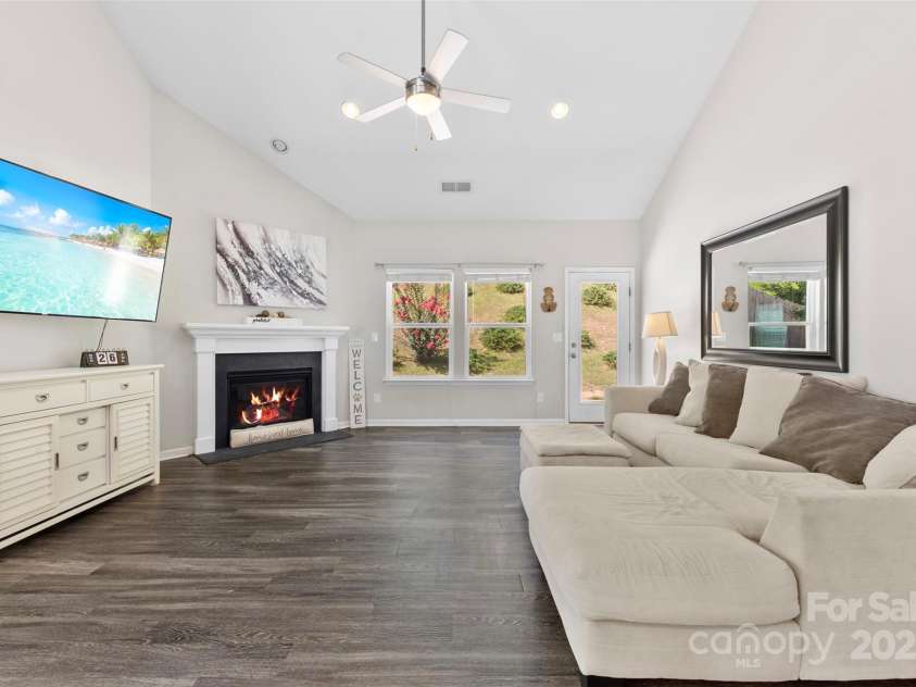 208 Paradise Hills Circle, Mooresville, NC 28115.  MLS# CAR4285799, YatesRealty ID 32314. 