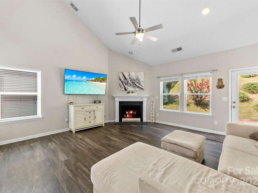 208 Paradise Hills Circle, Mooresville, NC 28115.  MLS# CAR4285799, YatesRealty ID 32314. 