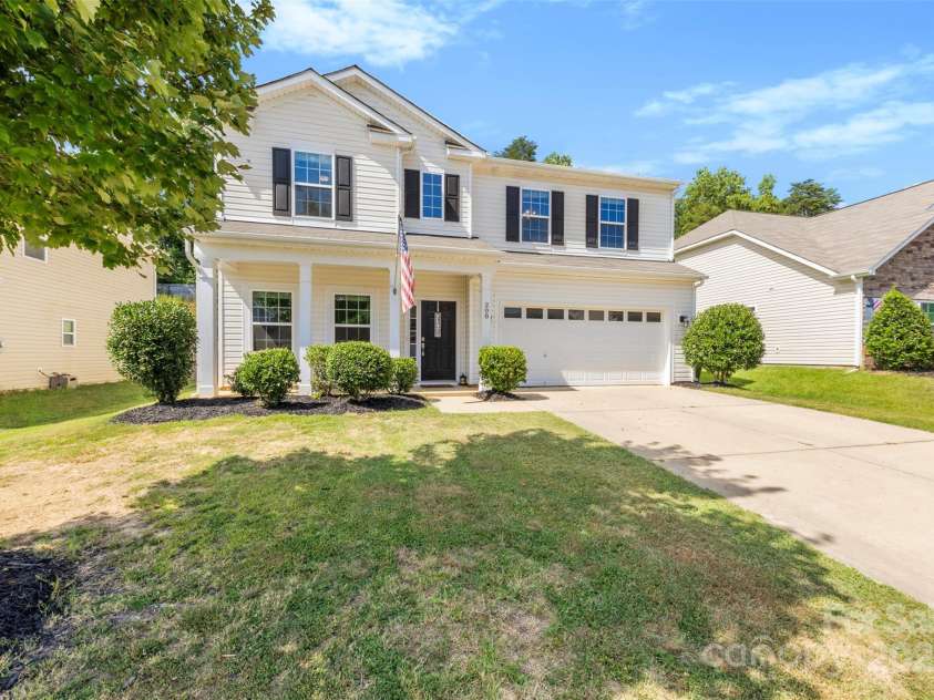 208 Paradise Hills Circle, Mooresville, NC 28115.  MLS# CAR4285799, YatesRealty ID 32314. 