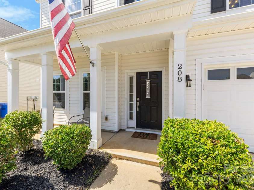 208 Paradise Hills Circle, Mooresville, NC 28115.  MLS# CAR4285799, YatesRealty ID 32314. 