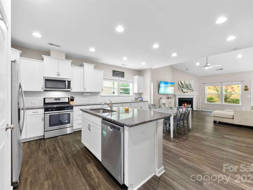 208 Paradise Hills Circle, Mooresville, NC 28115.  MLS# CAR4285799, YatesRealty ID 32314. 