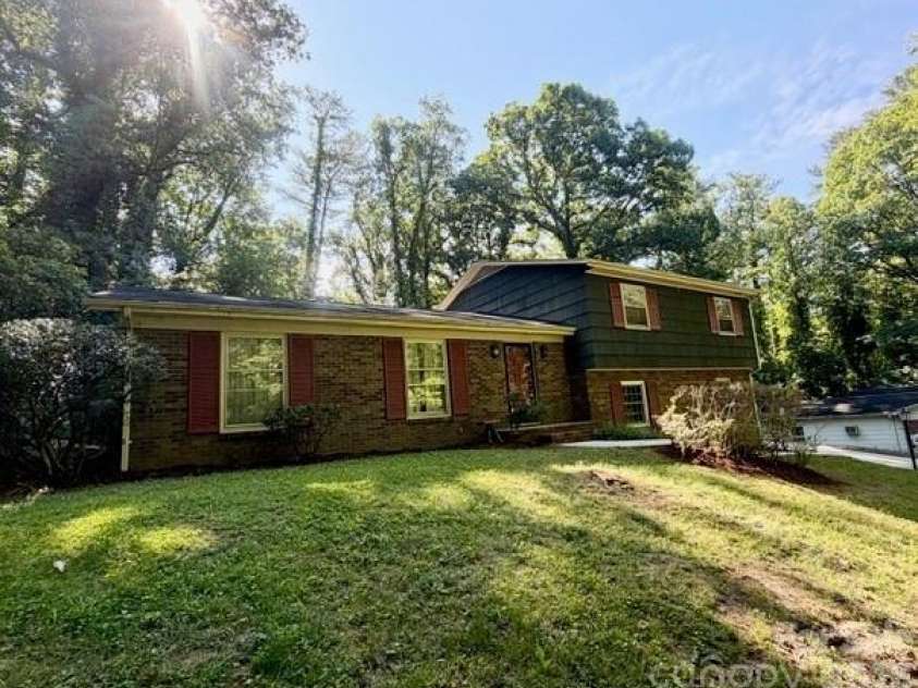 845 Cherokee Place, Lenoir, NC 28645.  MLS# CAR4386762, YatesRealty ID 32314. 
