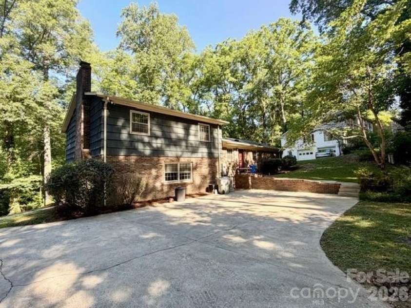 845 Cherokee Place, Lenoir, NC 28645.  MLS# CAR4386762, YatesRealty ID 32314. 