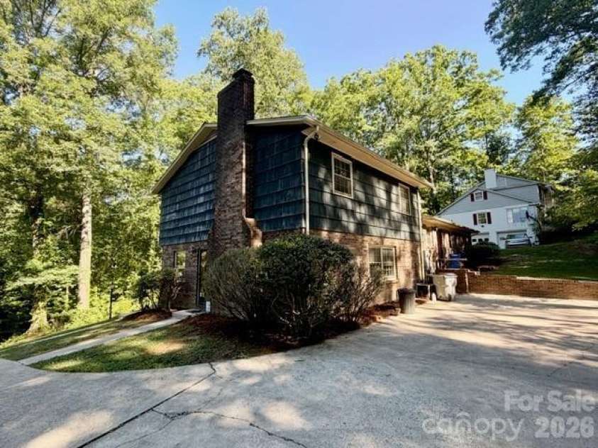 845 Cherokee Place, Lenoir, NC 28645.  MLS# CAR4386762, YatesRealty ID 32314. 