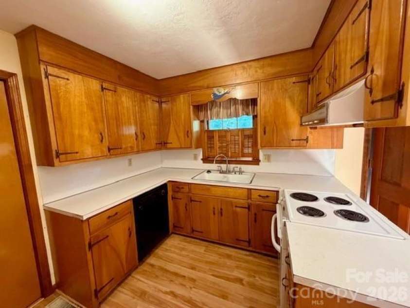 845 Cherokee Place, Lenoir, NC 28645.  MLS# CAR4386762, YatesRealty ID 32314. 