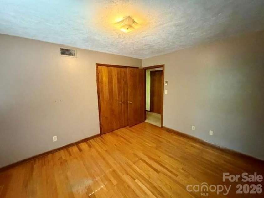 845 Cherokee Place, Lenoir, NC 28645.  MLS# CAR4386762, YatesRealty ID 32314. 