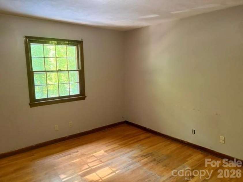 845 Cherokee Place, Lenoir, NC 28645.  MLS# CAR4386762, YatesRealty ID 32314. 