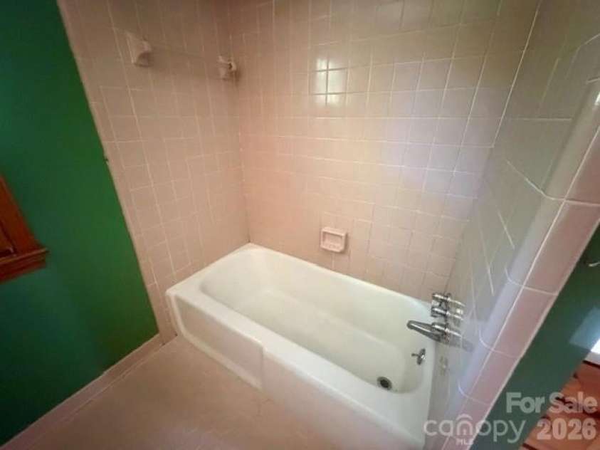 845 Cherokee Place, Lenoir, NC 28645.  MLS# CAR4386762, YatesRealty ID 32314. 