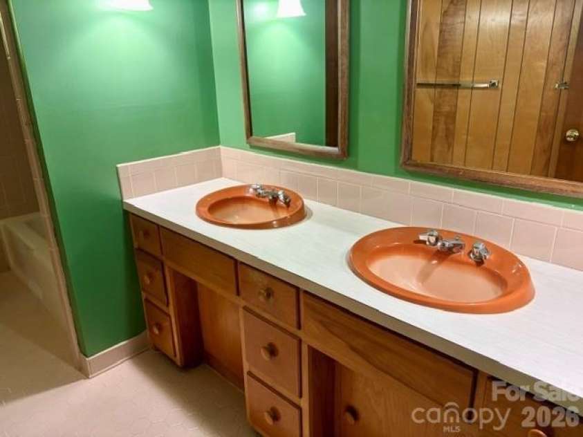 845 Cherokee Place, Lenoir, NC 28645.  MLS# CAR4386762, YatesRealty ID 32314. AI bathroom remodel