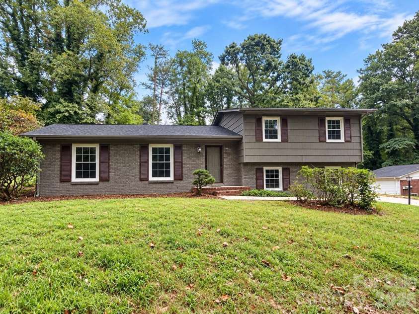 845 Cherokee Place, Lenoir, NC 28645.  MLS# CAR4425267, YatesRealty ID 32314. 