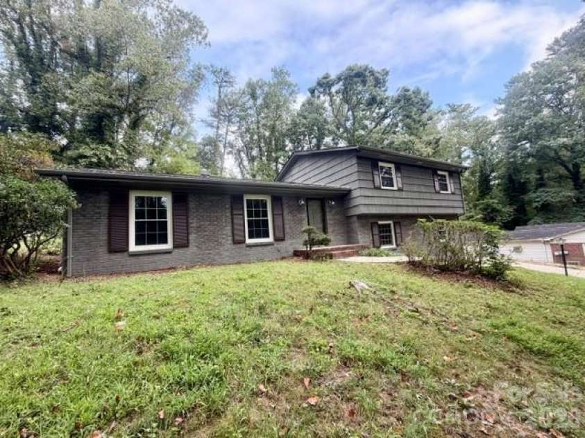 845 Cherokee Place, Lenoir, NC 28645.  MLS# CAR4425267, YatesRealty ID 32314. 