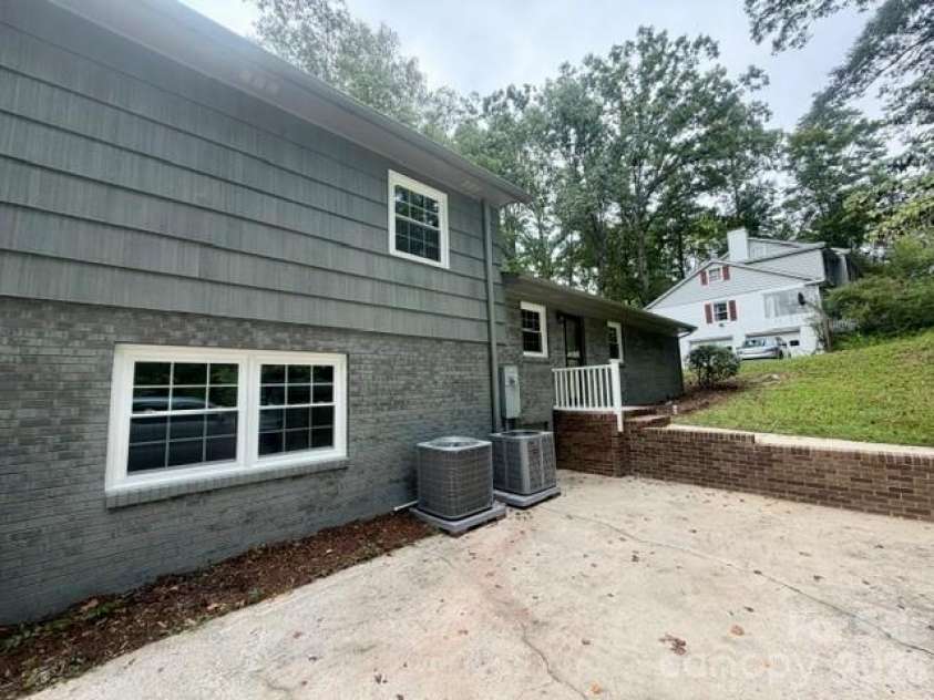 845 Cherokee Place, Lenoir, NC 28645.  MLS# CAR4425267, YatesRealty ID 32314. 