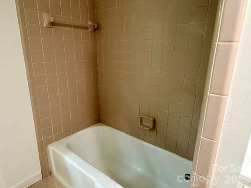 845 Cherokee Place, Lenoir, NC 28645.  MLS# CAR4425267, YatesRealty ID 32314. 