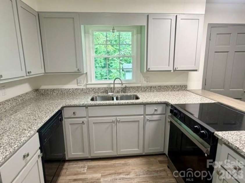 845 Cherokee Place, Lenoir, NC 28645.  MLS# CAR4425267, YatesRealty ID 32314. Kitchen with new granite tops, cabinet doors and fronts, as well as new range