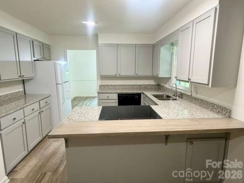 845 Cherokee Place, Lenoir, NC 28645.  MLS# CAR4425267, YatesRealty ID 32314. New bar installed