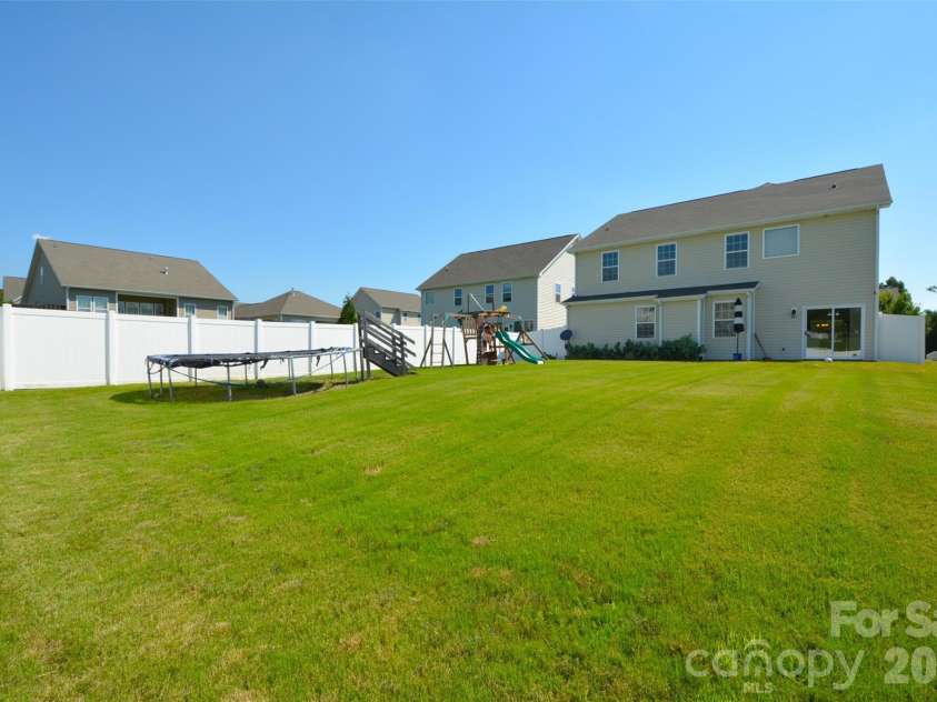 5825 Pepperpike Way, Charlotte, NC 28213.  MLS# CAR4396486, YatesRealty ID 32316. 
