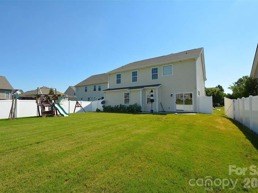 5825 Pepperpike Way, Charlotte, NC 28213.  MLS# CAR4396486, YatesRealty ID 32316. 