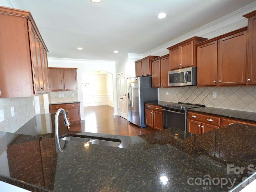 5825 Pepperpike Way, Charlotte, NC 28213.  MLS# CAR4396486, YatesRealty ID 32316. 
