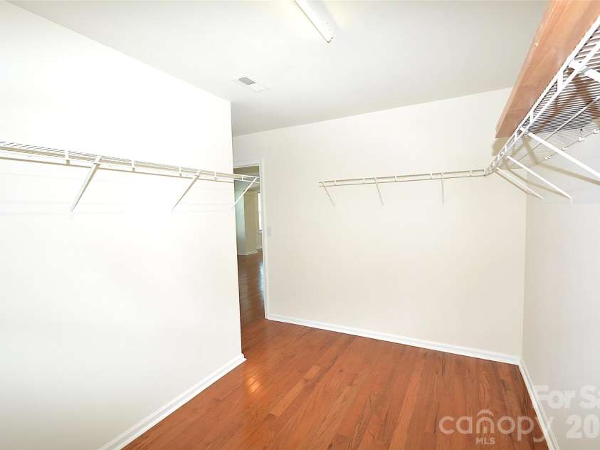 5825 Pepperpike Way, Charlotte, NC 28213.  MLS# CAR4396486, YatesRealty ID 32316. 