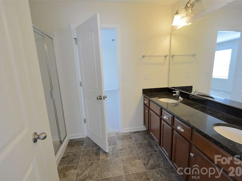 5825 Pepperpike Way, Charlotte, NC 28213.  MLS# CAR4396486, YatesRealty ID 32316. 