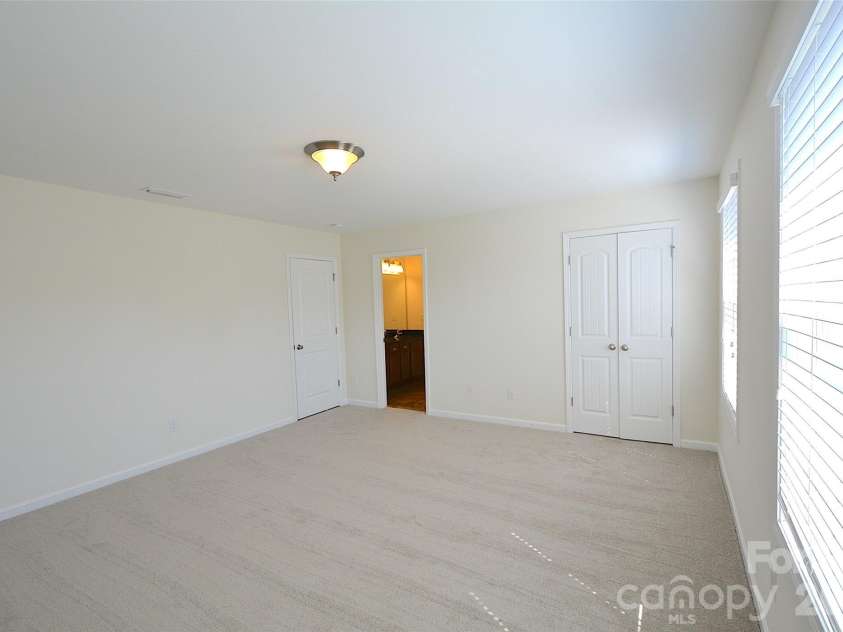 5825 Pepperpike Way, Charlotte, NC 28213.  MLS# CAR4396486, YatesRealty ID 32316. 
