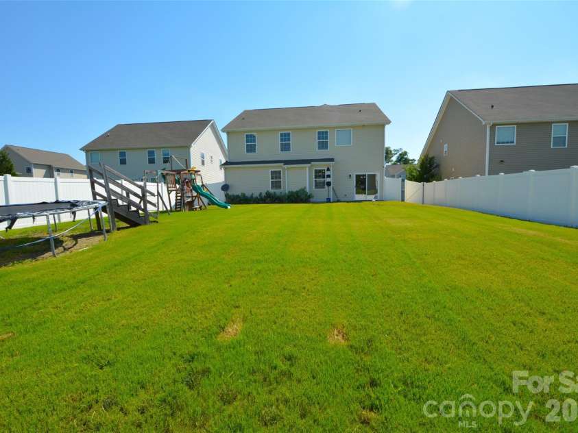 5825 Pepperpike Way, Charlotte, NC 28213.  MLS# CAR4396486, YatesRealty ID 32316. 