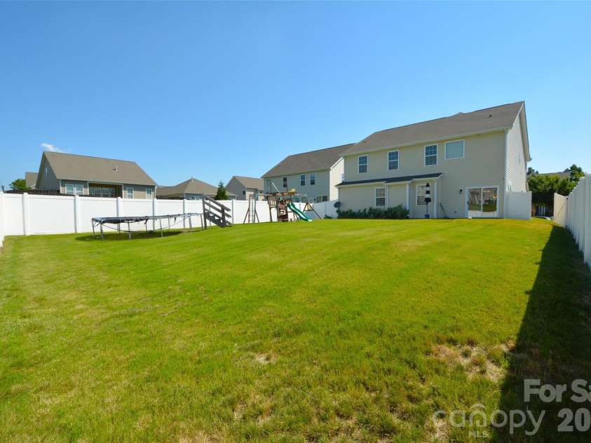 5825 Pepperpike Way, Charlotte, NC 28213.  MLS# CAR4396486, YatesRealty ID 32316. 
