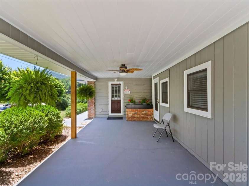 39 Hawthorne Lane, Burnsville, NC 28714.  MLS# CAR4397654, YatesRealty ID 3232. 