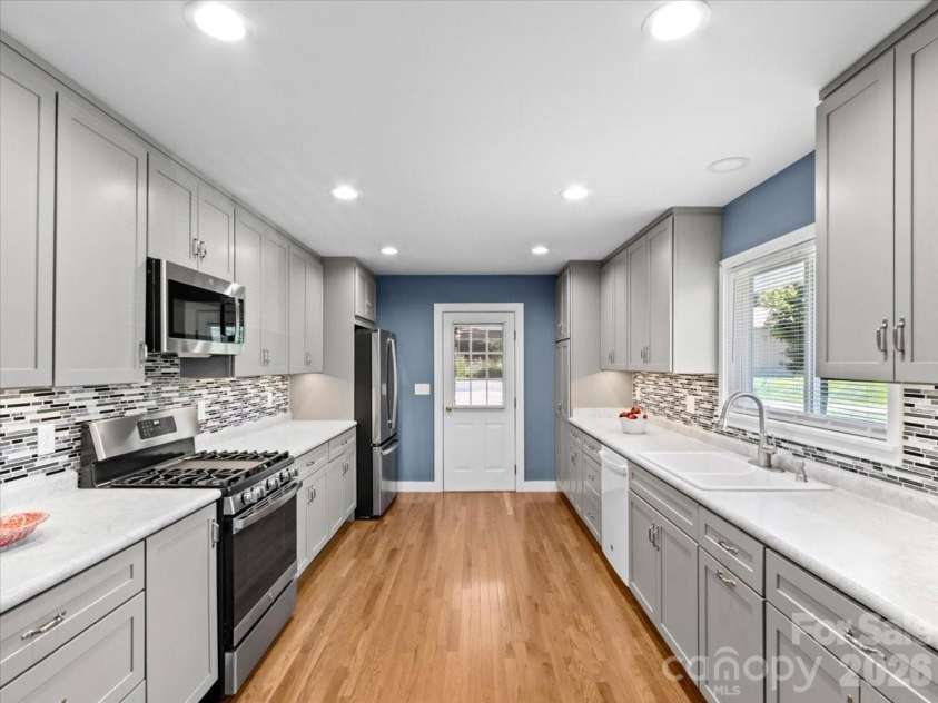 39 Hawthorne Lane, Burnsville, NC 28714.  MLS# CAR4397654, YatesRealty ID 3232. 