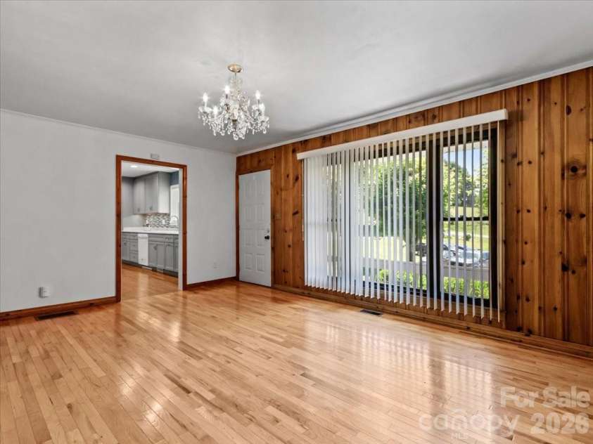 39 Hawthorne Lane, Burnsville, NC 28714.  MLS# CAR4397654, YatesRealty ID 3232. 