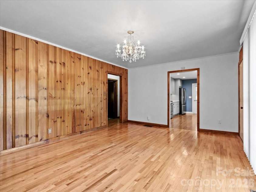 39 Hawthorne Lane, Burnsville, NC 28714.  MLS# CAR4397654, YatesRealty ID 3232. 