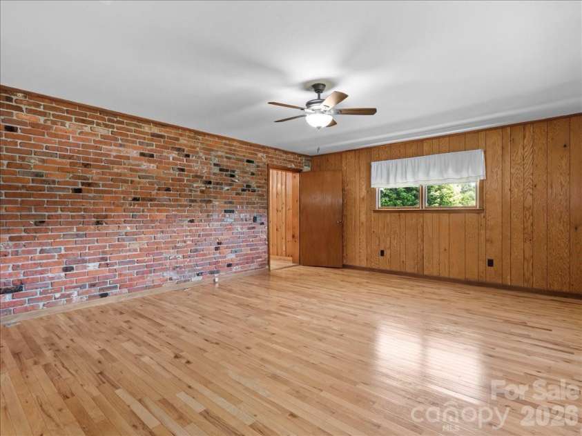 39 Hawthorne Lane, Burnsville, NC 28714.  MLS# CAR4397654, YatesRealty ID 3232. 