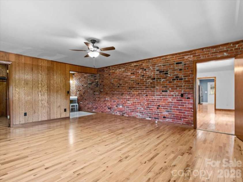 39 Hawthorne Lane, Burnsville, NC 28714.  MLS# CAR4397654, YatesRealty ID 3232. 