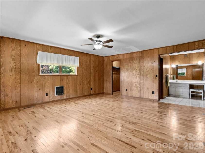39 Hawthorne Lane, Burnsville, NC 28714.  MLS# CAR4397654, YatesRealty ID 3232. 