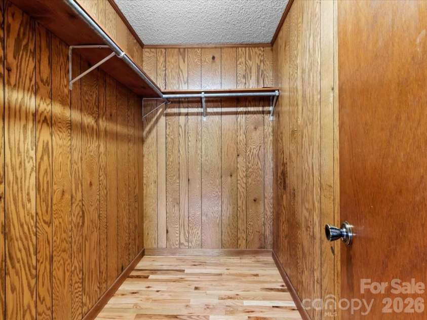 39 Hawthorne Lane, Burnsville, NC 28714.  MLS# CAR4397654, YatesRealty ID 3232. 