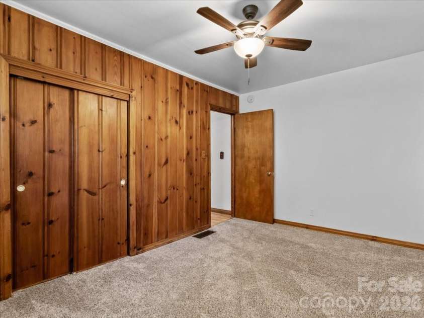 39 Hawthorne Lane, Burnsville, NC 28714.  MLS# CAR4397654, YatesRealty ID 3232. 