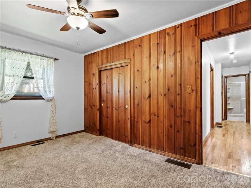 39 Hawthorne Lane, Burnsville, NC 28714.  MLS# CAR4397654, YatesRealty ID 3232. 