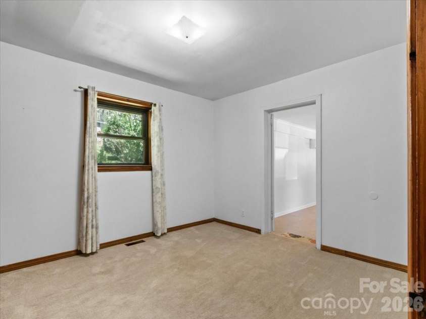 39 Hawthorne Lane, Burnsville, NC 28714.  MLS# CAR4397654, YatesRealty ID 3232. 