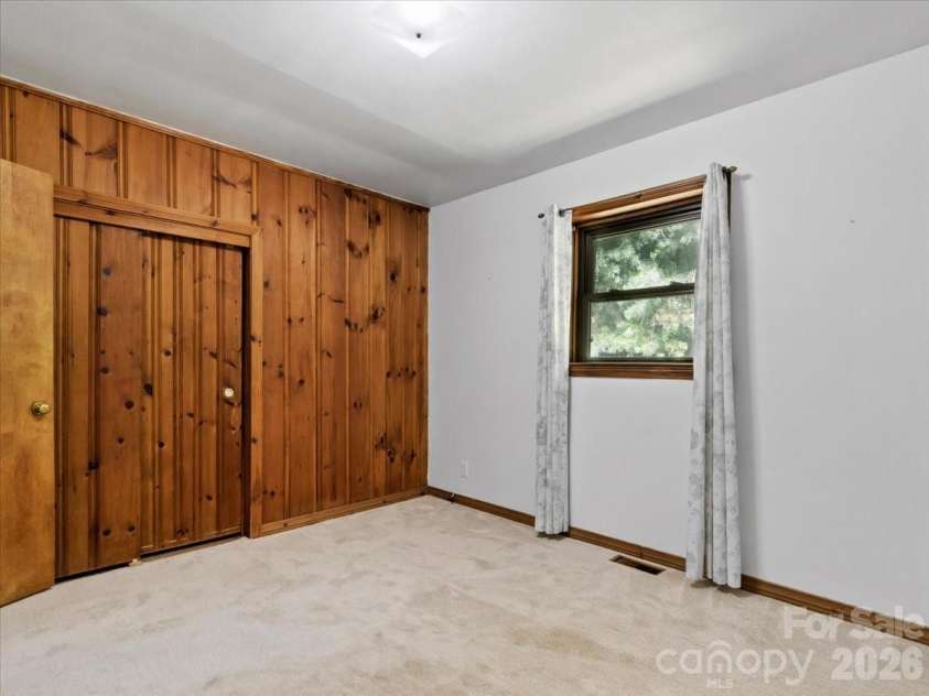 39 Hawthorne Lane, Burnsville, NC 28714.  MLS# CAR4397654, YatesRealty ID 3232. 