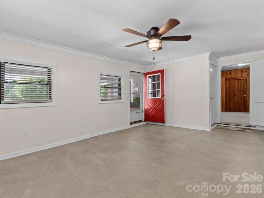 39 Hawthorne Lane, Burnsville, NC 28714.  MLS# CAR4397654, YatesRealty ID 3232. 