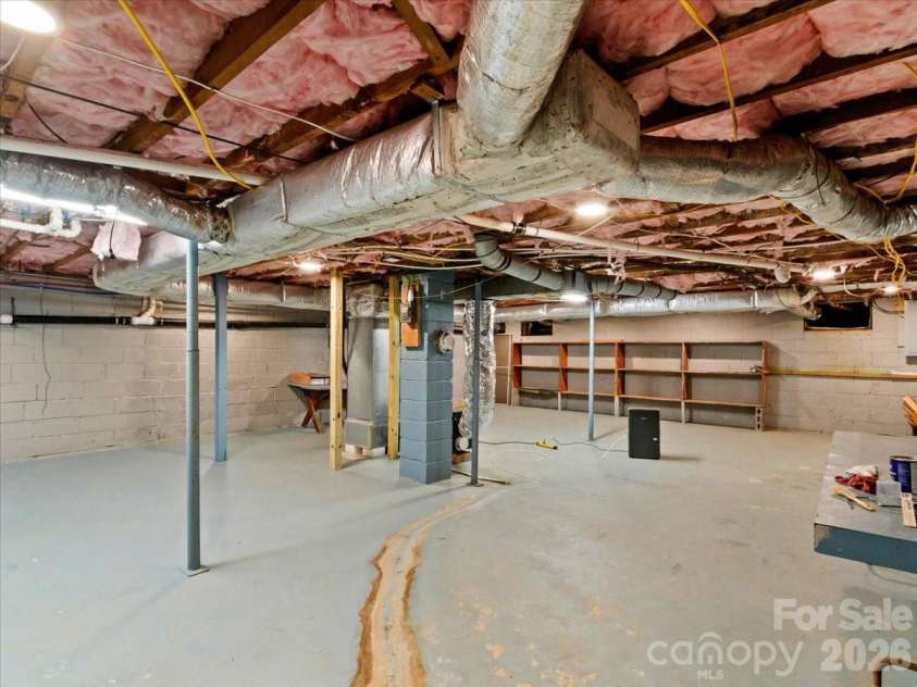 39 Hawthorne Lane, Burnsville, NC 28714.  MLS# CAR4397654, YatesRealty ID 3232. 