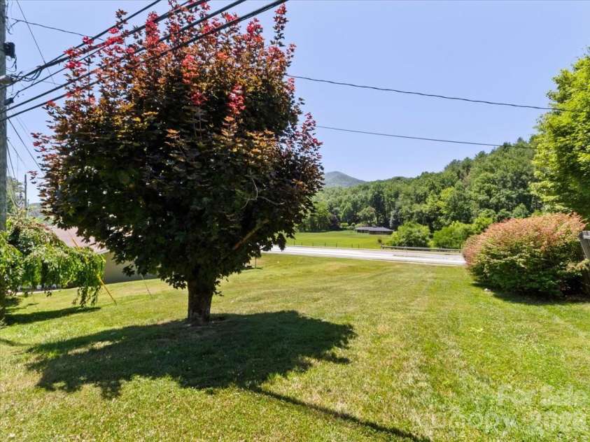 39 Hawthorne Lane, Burnsville, NC 28714.  MLS# CAR4397654, YatesRealty ID 3232. 