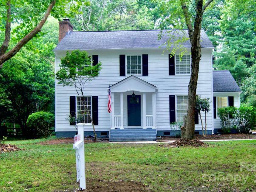 4212 Meadowridge Drive, Charlotte, NC 28226.  MLS# CAR4283927, YatesRealty ID 32320. 