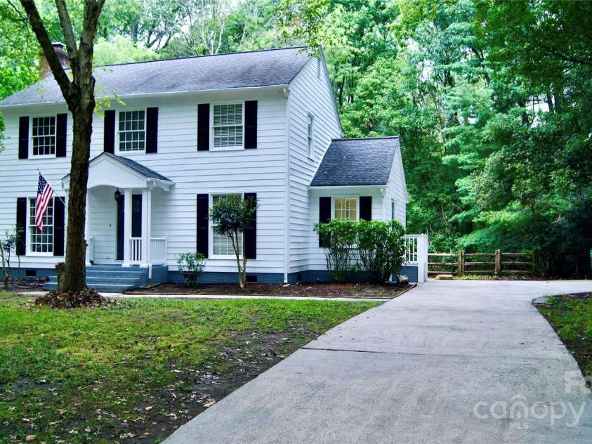 4212 Meadowridge Drive, Charlotte, NC 28226.  MLS# CAR4283927, YatesRealty ID 32320. 