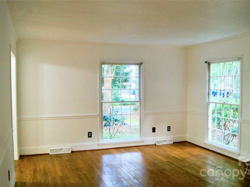 4212 Meadowridge Drive, Charlotte, NC 28226.  MLS# CAR4283927, YatesRealty ID 32320. Living Room/Fireplace