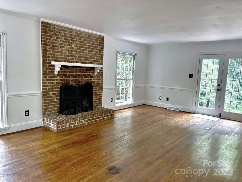 4212 Meadowridge Drive, Charlotte, NC 28226.  MLS# CAR4283927, YatesRealty ID 32320. Living Room/Fireplace