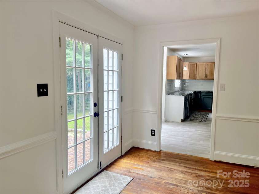 4212 Meadowridge Drive, Charlotte, NC 28226.  MLS# CAR4283927, YatesRealty ID 32320. Living Room/Fireplace with access to Kitchen