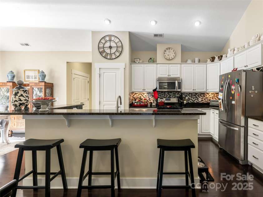 38 Pinebrook Club Drive, Asheville, NC 28804.  MLS# CAR4277289, YatesRealty ID 32321. 